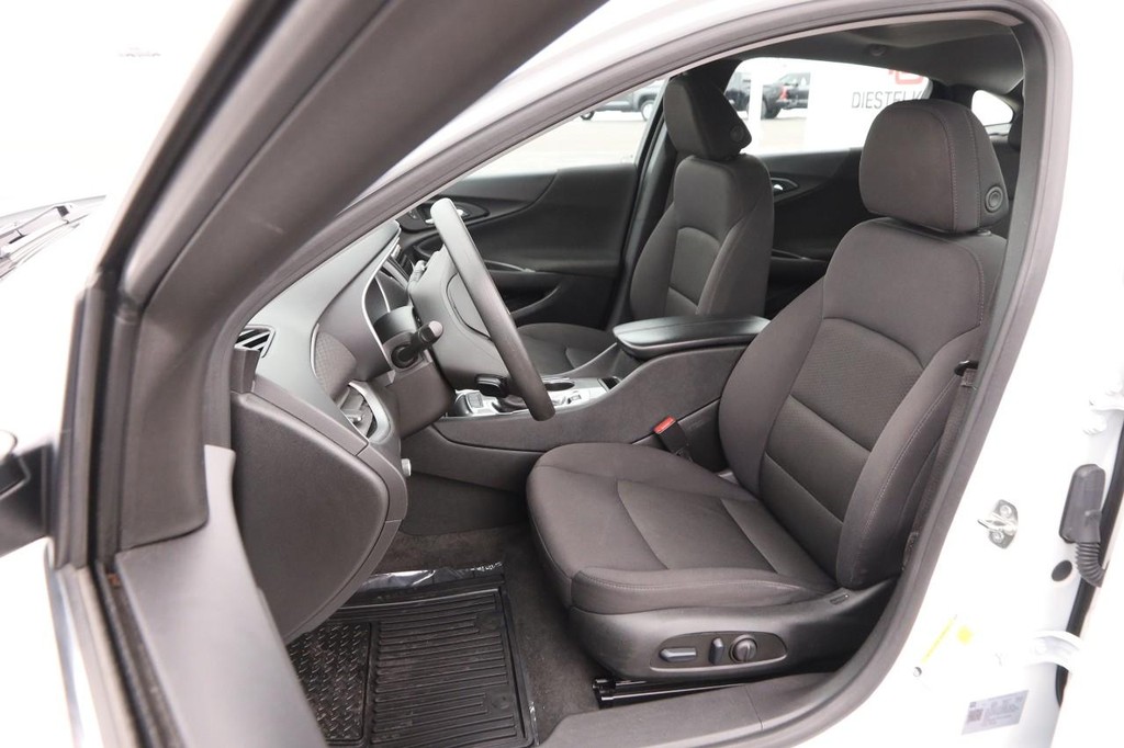 Chevrolet Malibu Vehicle Image 08