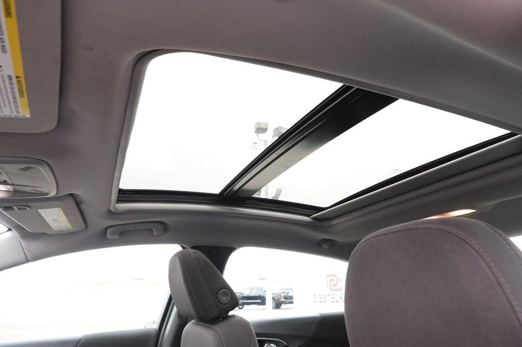 Chevrolet Malibu Vehicle Image 10