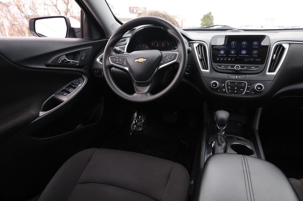 Chevrolet Malibu Vehicle Image 22