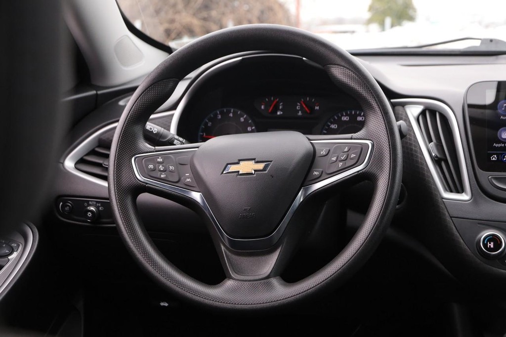 Chevrolet Malibu Vehicle Image 23