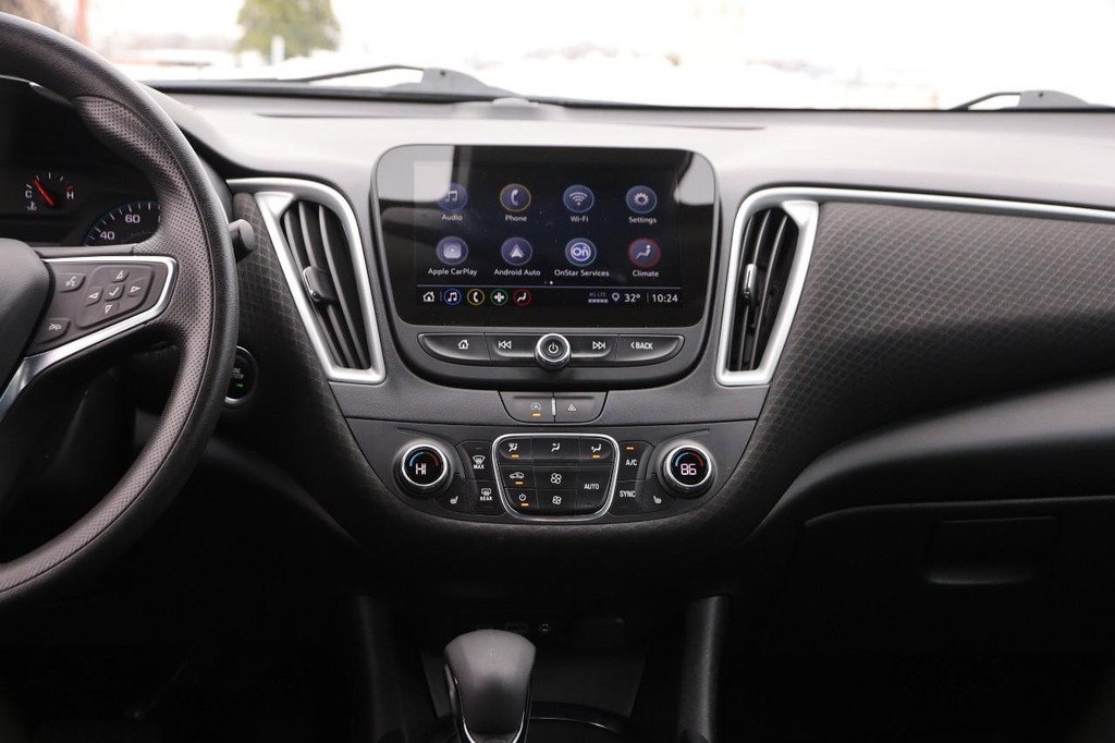 Chevrolet Malibu Vehicle Image 24