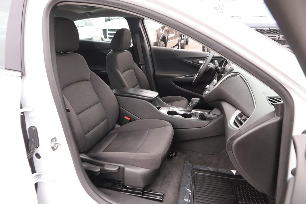 Chevrolet Malibu Vehicle Image 26