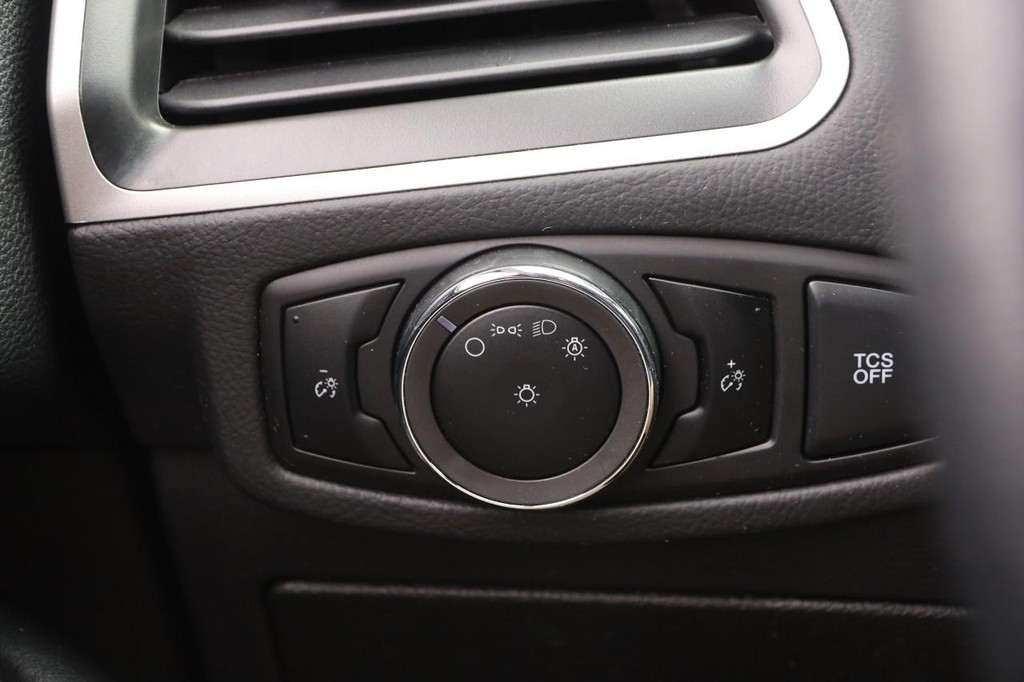 Ford Edge Vehicle Image 18