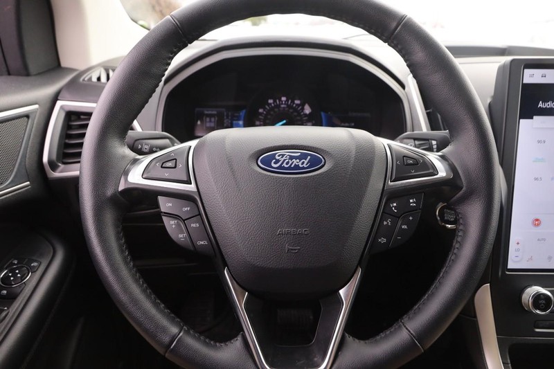 Ford Edge Vehicle Image 10