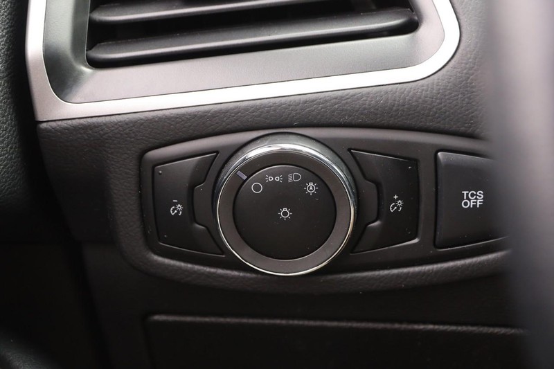 Ford Edge Vehicle Image 18