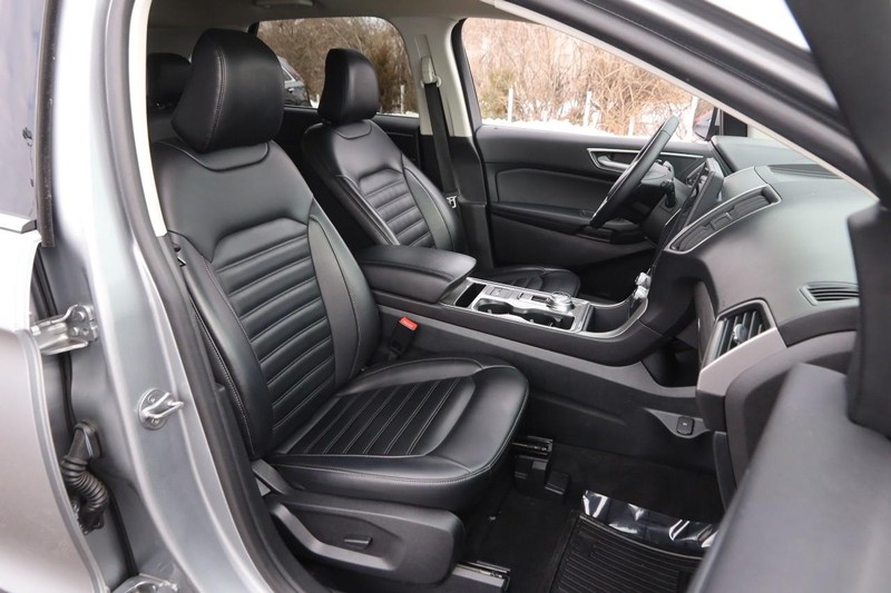Ford Edge Vehicle Image 24