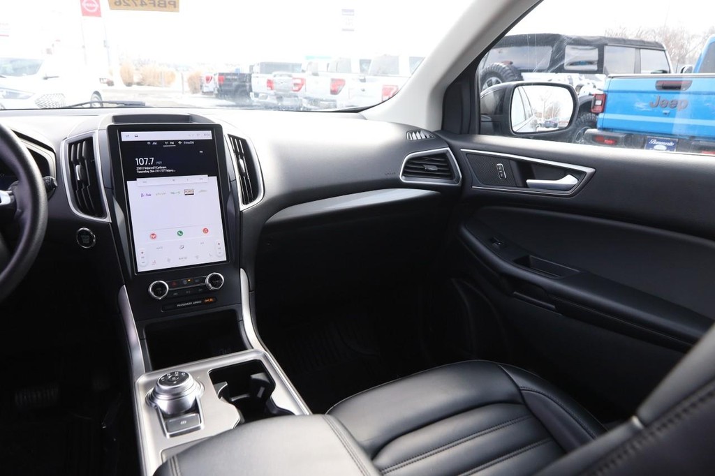 Ford Edge Vehicle Image 23