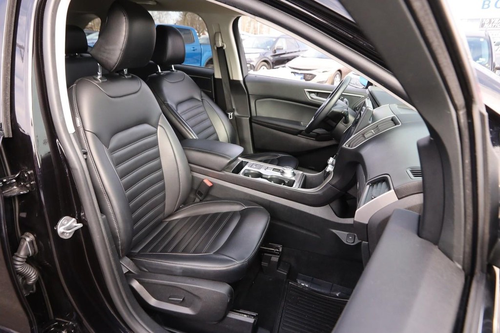 Ford Edge Vehicle Image 24