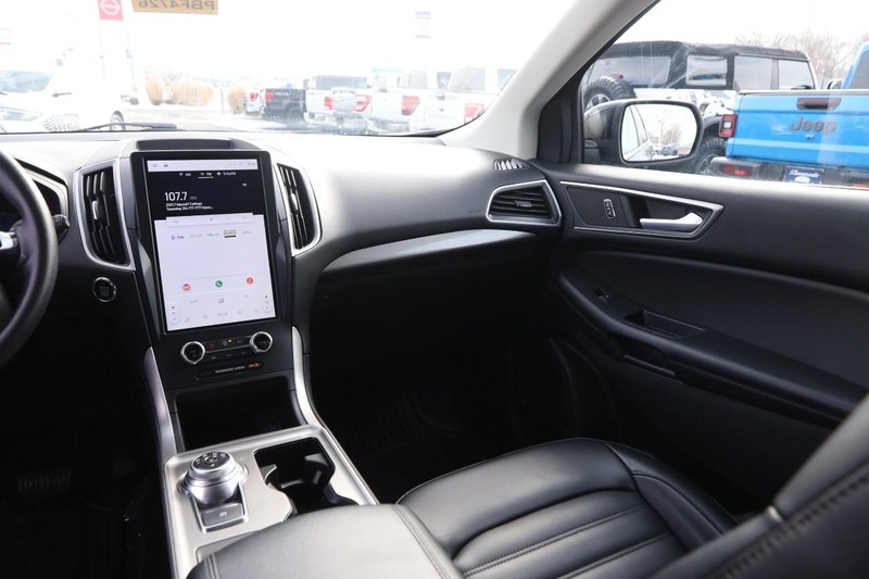 Ford Edge Vehicle Image 23