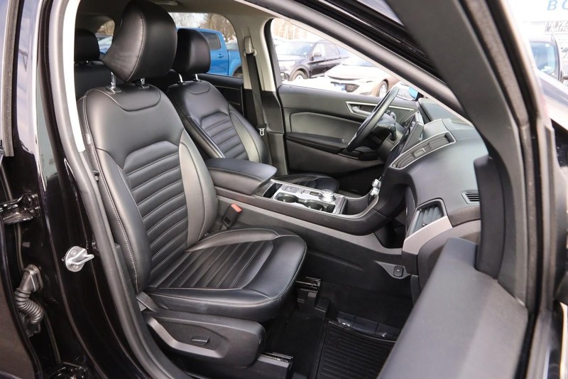 Ford Edge Vehicle Image 24