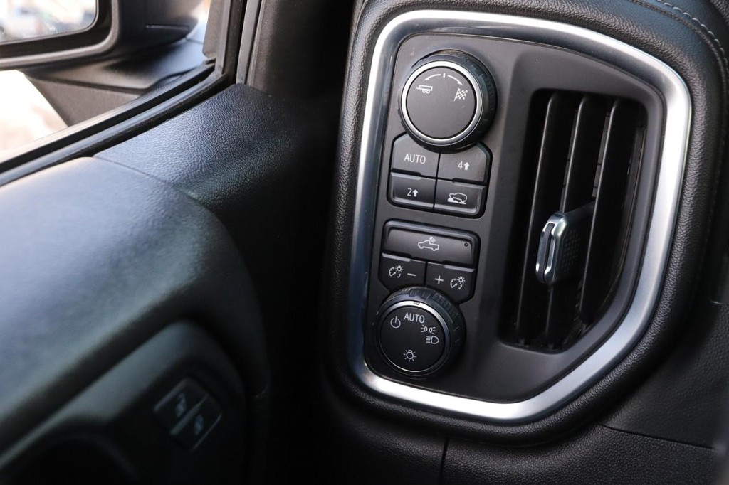 Chevrolet Silverado 1500 Vehicle Image 18