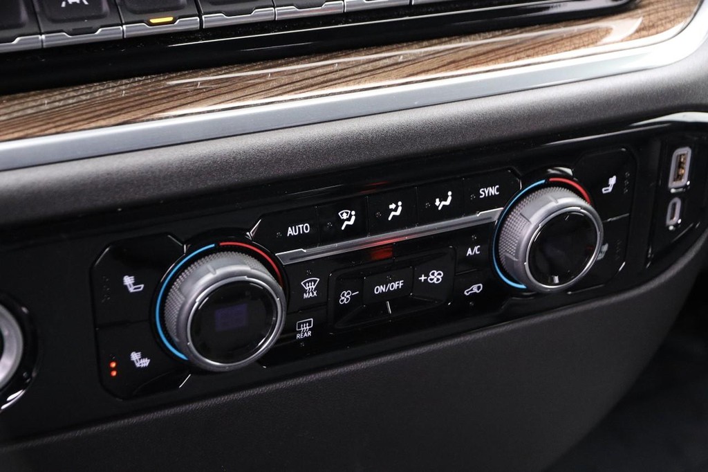 Chevrolet Silverado 1500 Vehicle Image 17