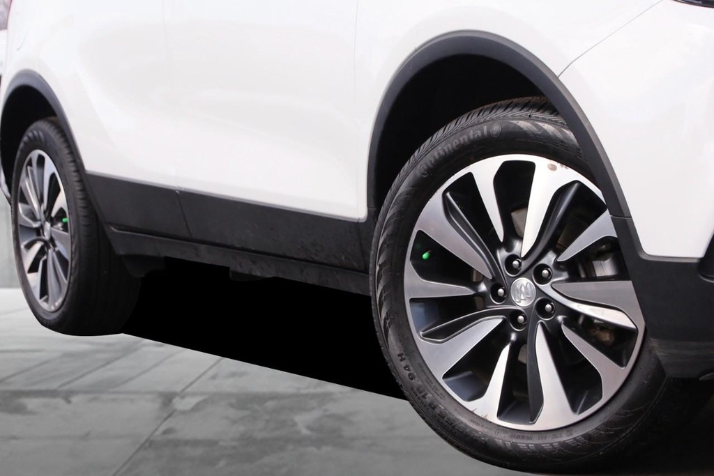 Buick Encore Vehicle Full-screen Gallery Image 3