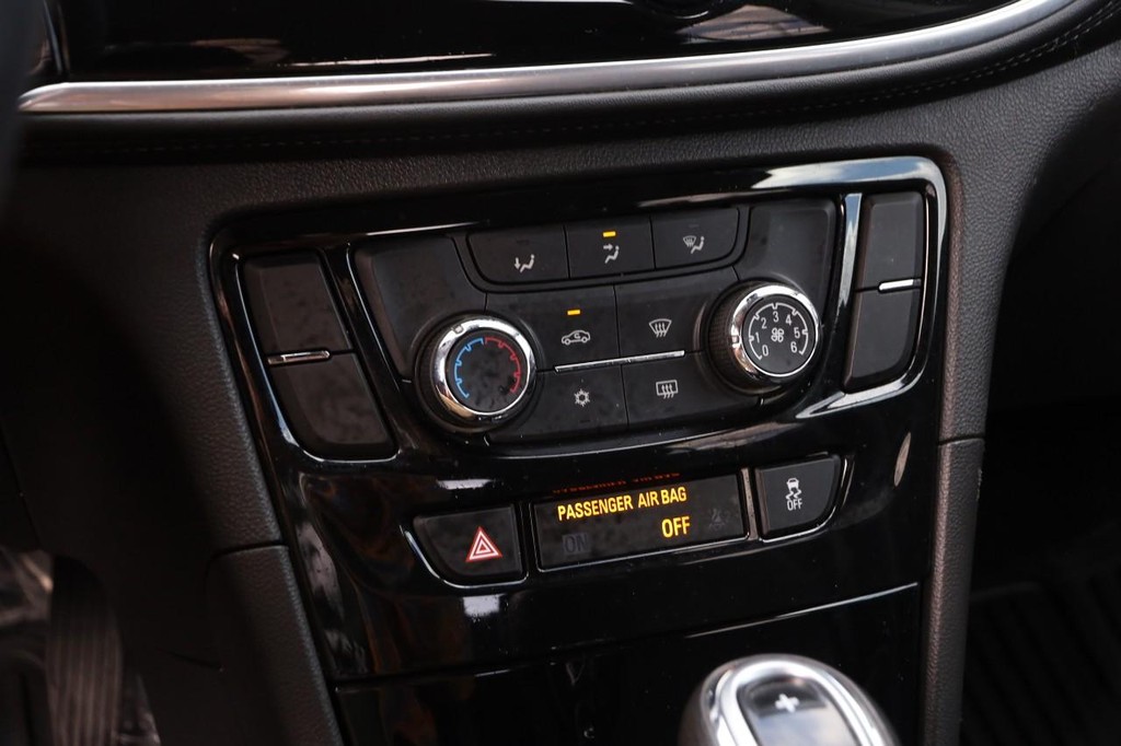 Buick Encore Vehicle Full-screen Gallery Image 17