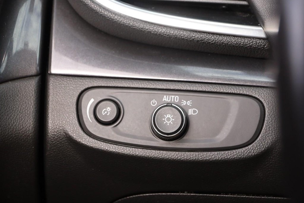Buick Encore Vehicle Full-screen Gallery Image 18