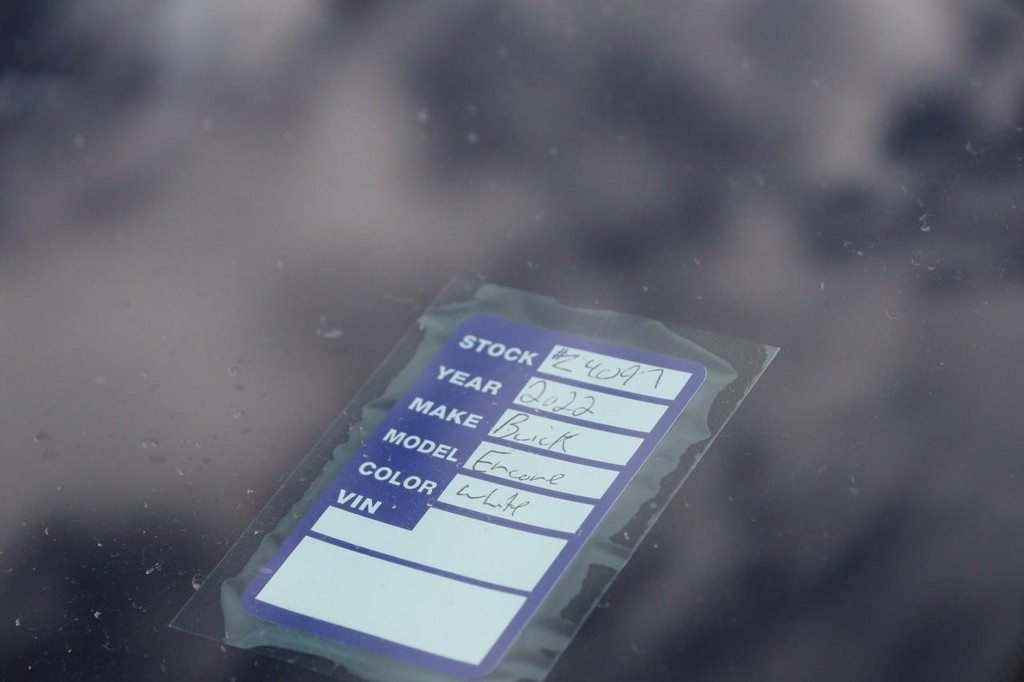 Buick Encore Vehicle Full-screen Gallery Image 26