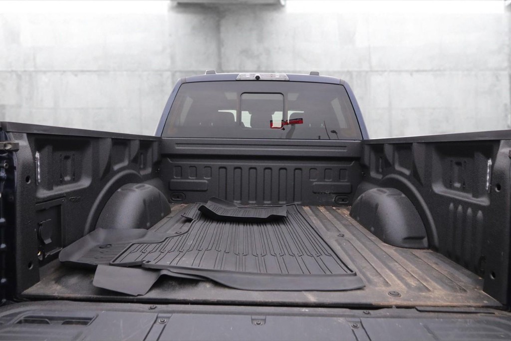 Ford F-150 Vehicle Full-screen Gallery Image 7