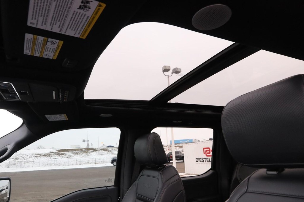 Ford F-150 Vehicle Full-screen Gallery Image 8