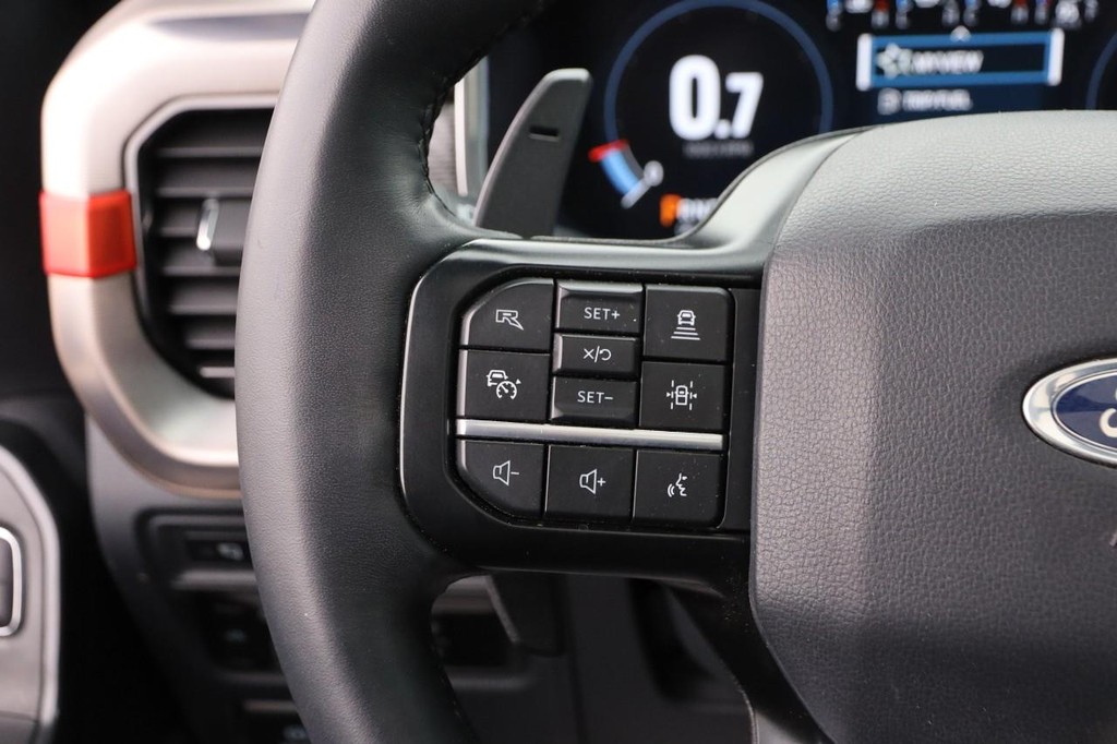 Ford F-150 Vehicle Full-screen Gallery Image 12