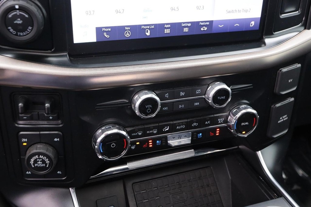 Ford F-150 Vehicle Full-screen Gallery Image 18