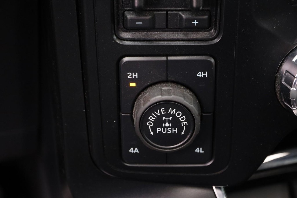 Ford F-150 Vehicle Full-screen Gallery Image 19