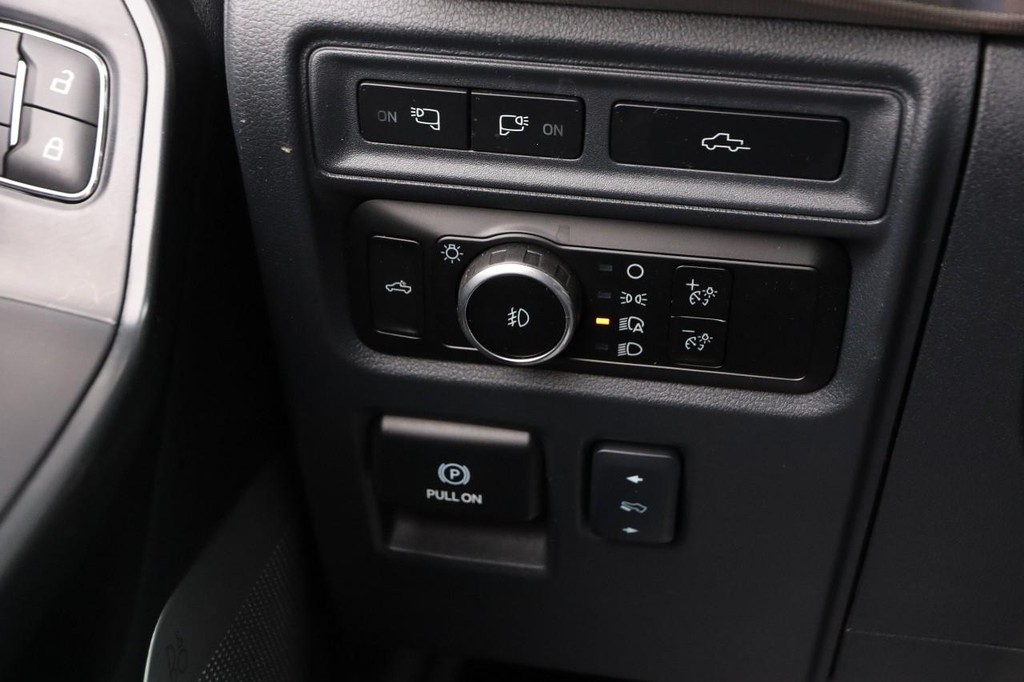 Ford F-150 Vehicle Full-screen Gallery Image 21