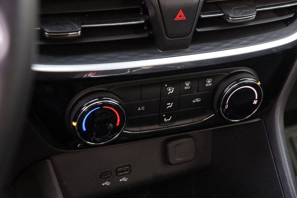 Buick Encore GX Vehicle Image 17