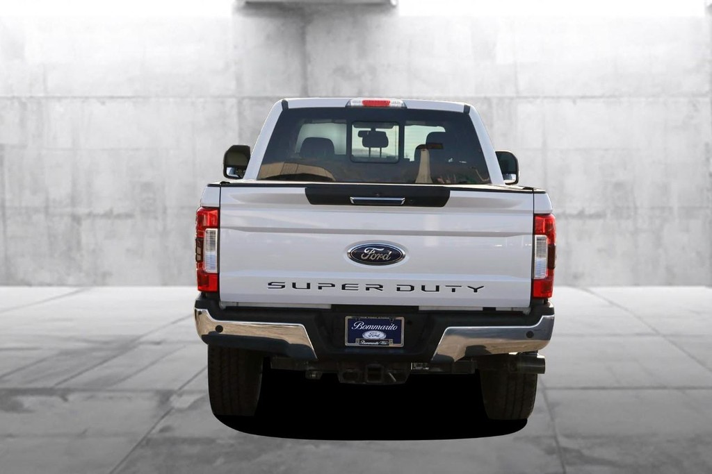Ford Super Duty F-350 SRW Vehicle Image 06