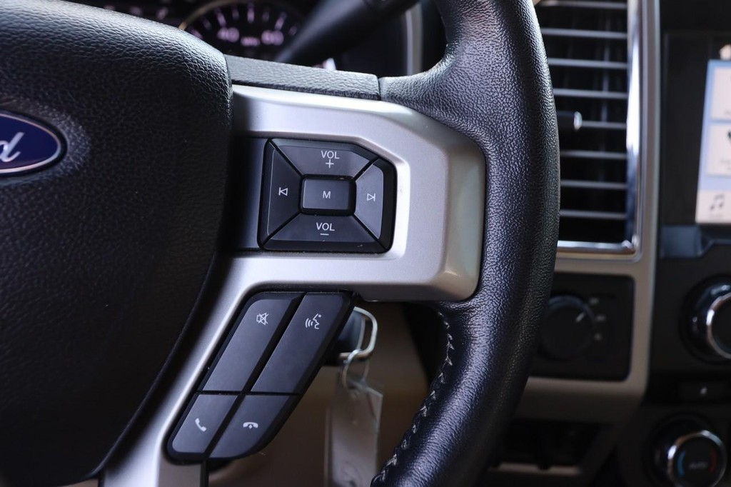 Ford Super Duty F-350 SRW Vehicle Image 12