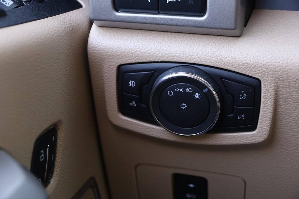 Ford Super Duty F-350 SRW Vehicle Image 18