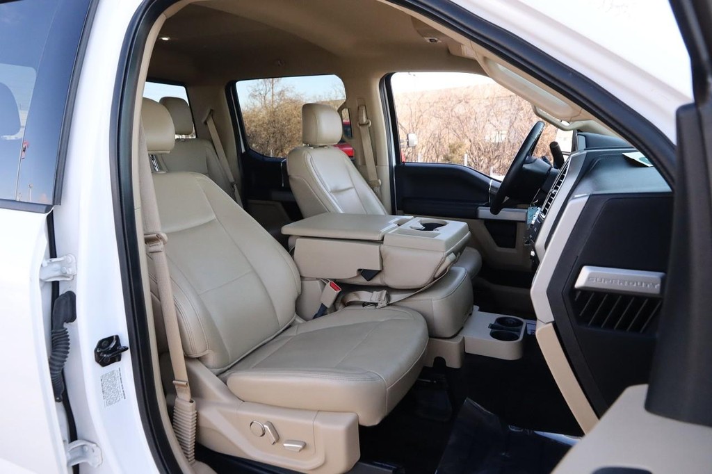 Ford Super Duty F-350 SRW Vehicle Image 24