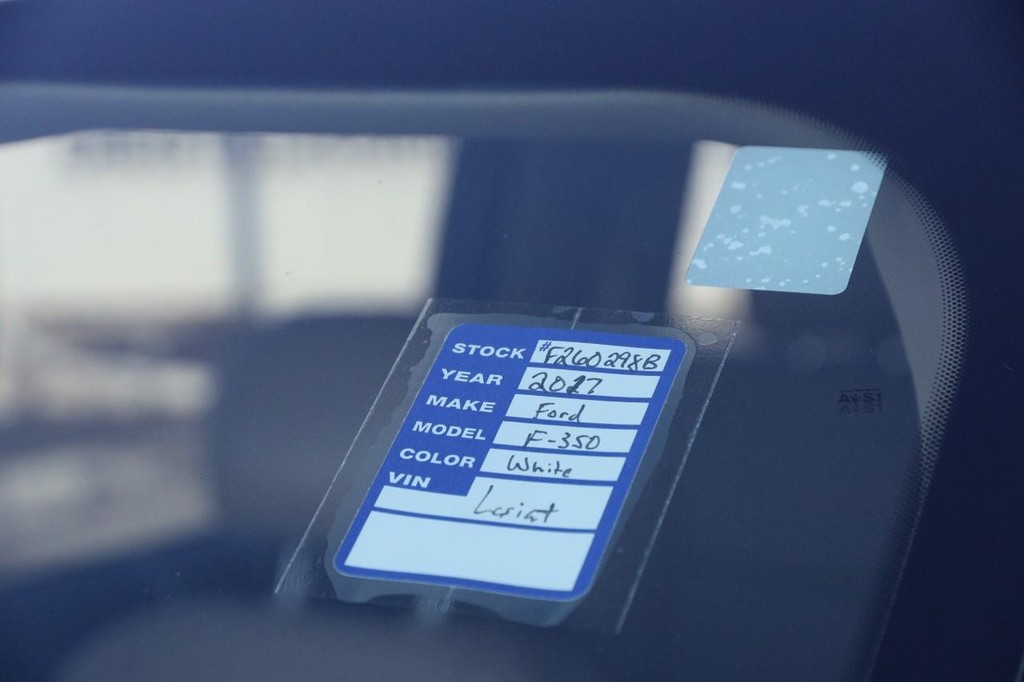 Ford Super Duty F-350 SRW Vehicle Image 26