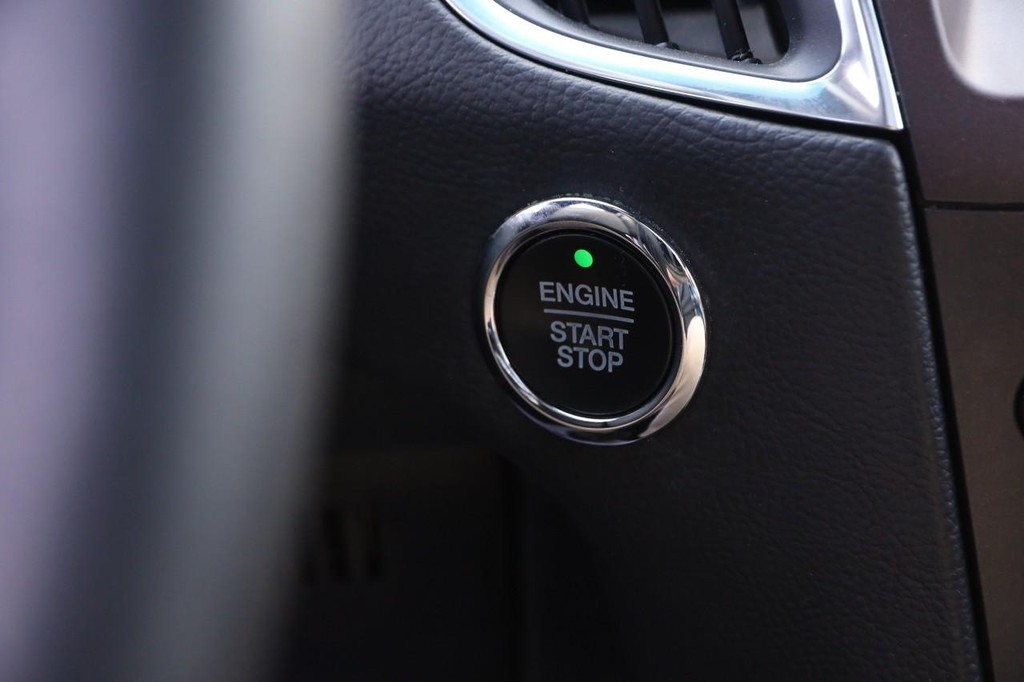 Ford Edge Vehicle Image 15