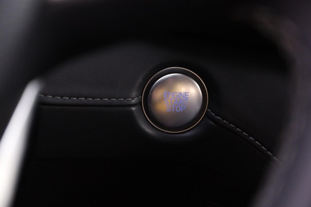 Hyundai Santa Fe Vehicle Image 16