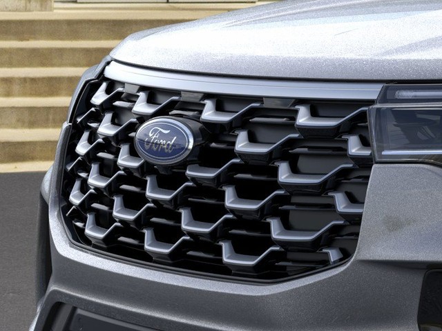 Ford Explorer Vehicle Image 16