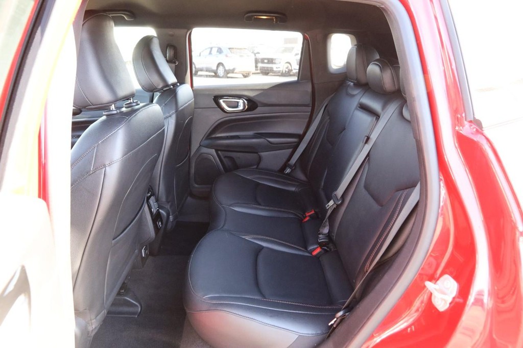 Jeep Compass Vehicle Full-screen Gallery Image 9