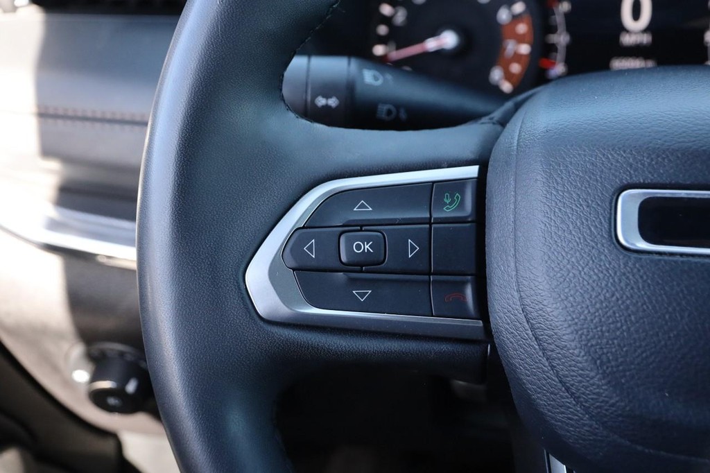 Jeep Compass Vehicle Full-screen Gallery Image 11