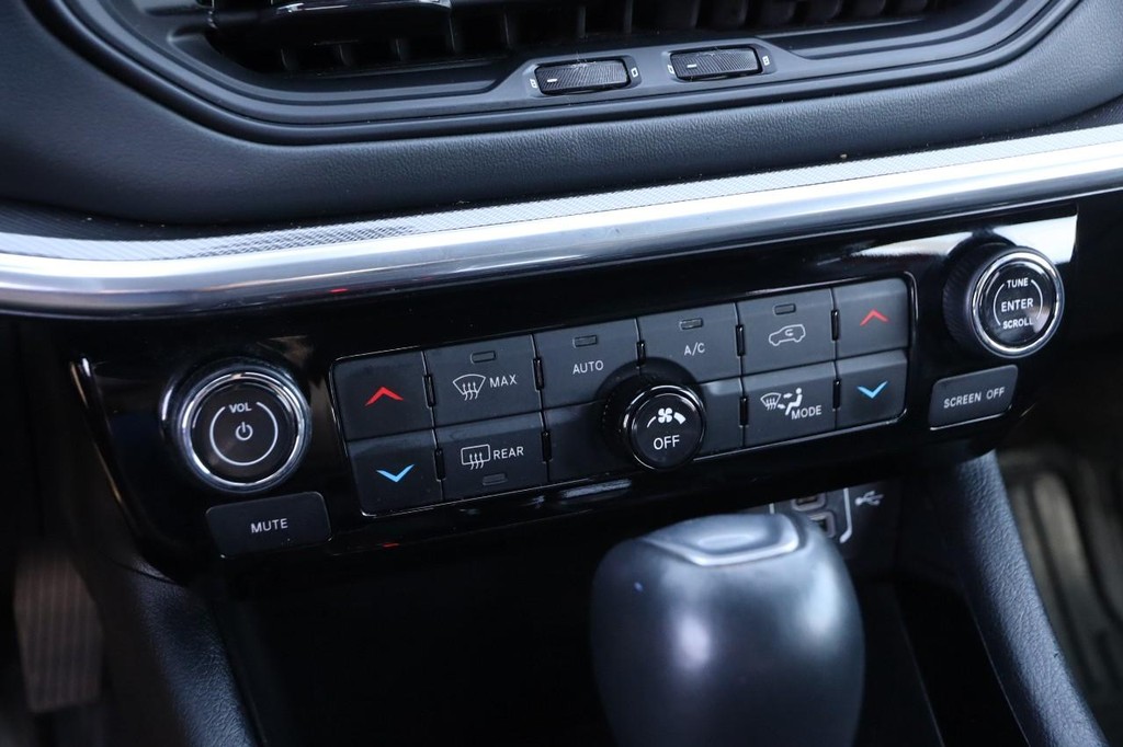 Jeep Compass Vehicle Full-screen Gallery Image 17