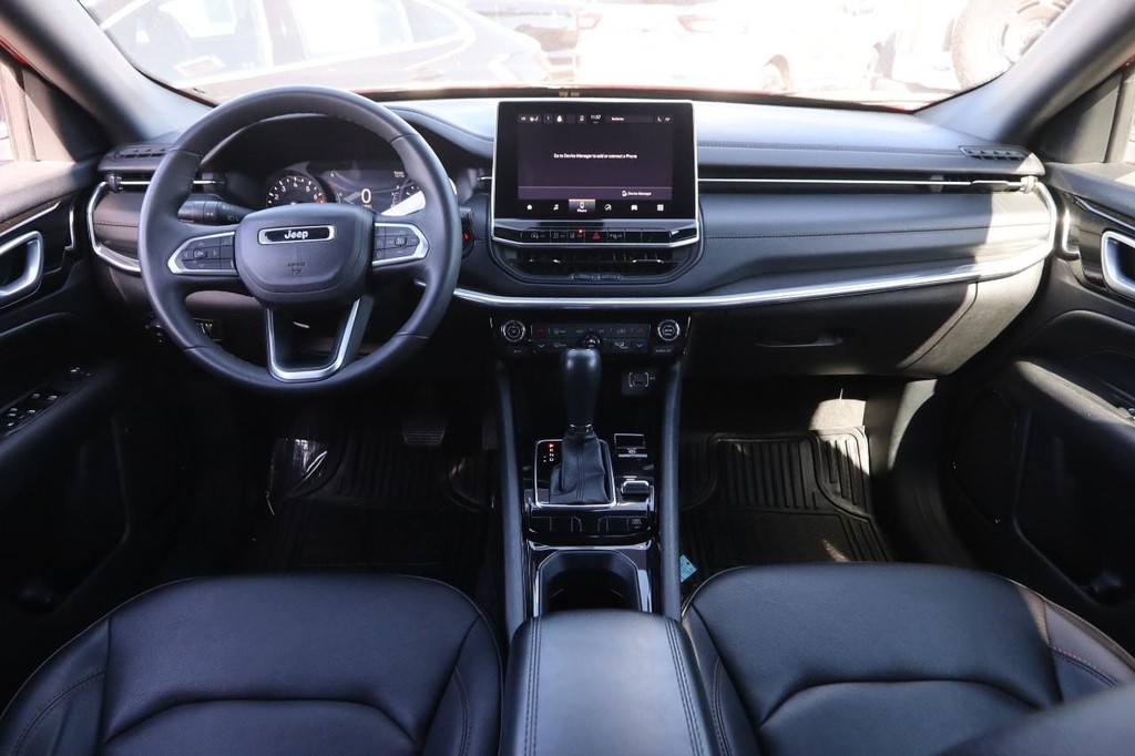 Jeep Compass Vehicle Full-screen Gallery Image 20