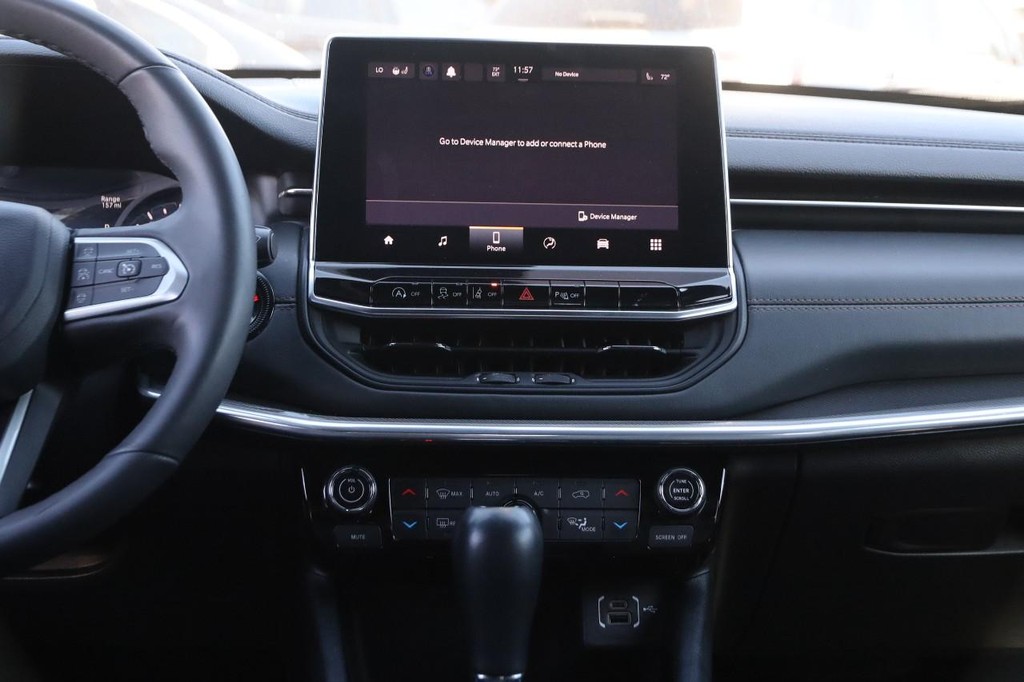 Jeep Compass Vehicle Full-screen Gallery Image 23