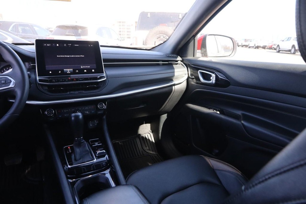 Jeep Compass Vehicle Full-screen Gallery Image 24