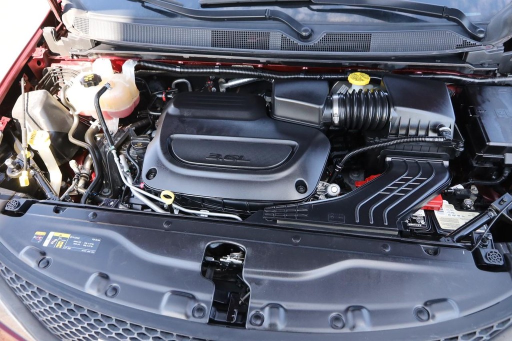 Chrysler Voyager Vehicle Full-screen Gallery Image 27