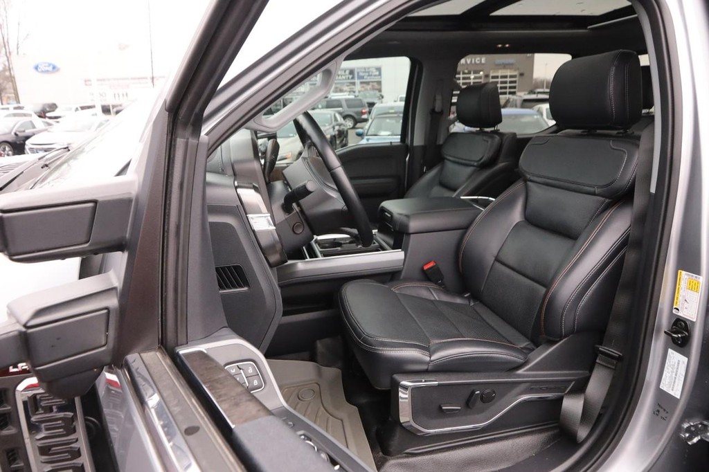 Ford Super Duty F-350 SRW Vehicle Image 09