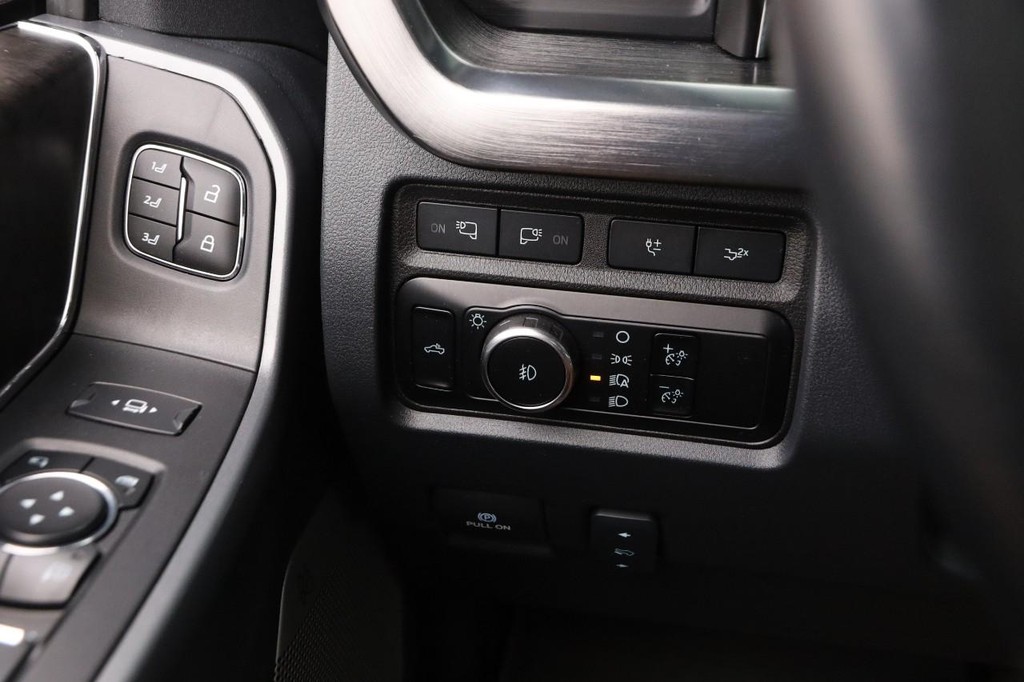 Ford Super Duty F-350 SRW Vehicle Image 21