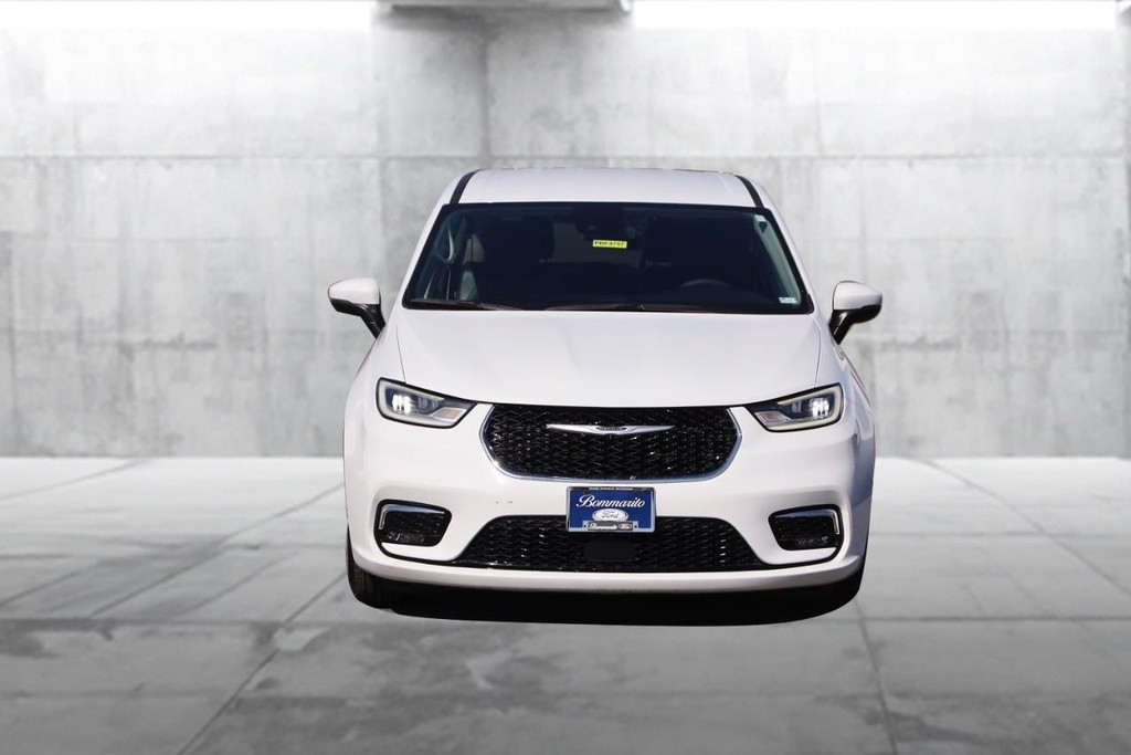 Chrysler Pacifica Vehicle Image 04