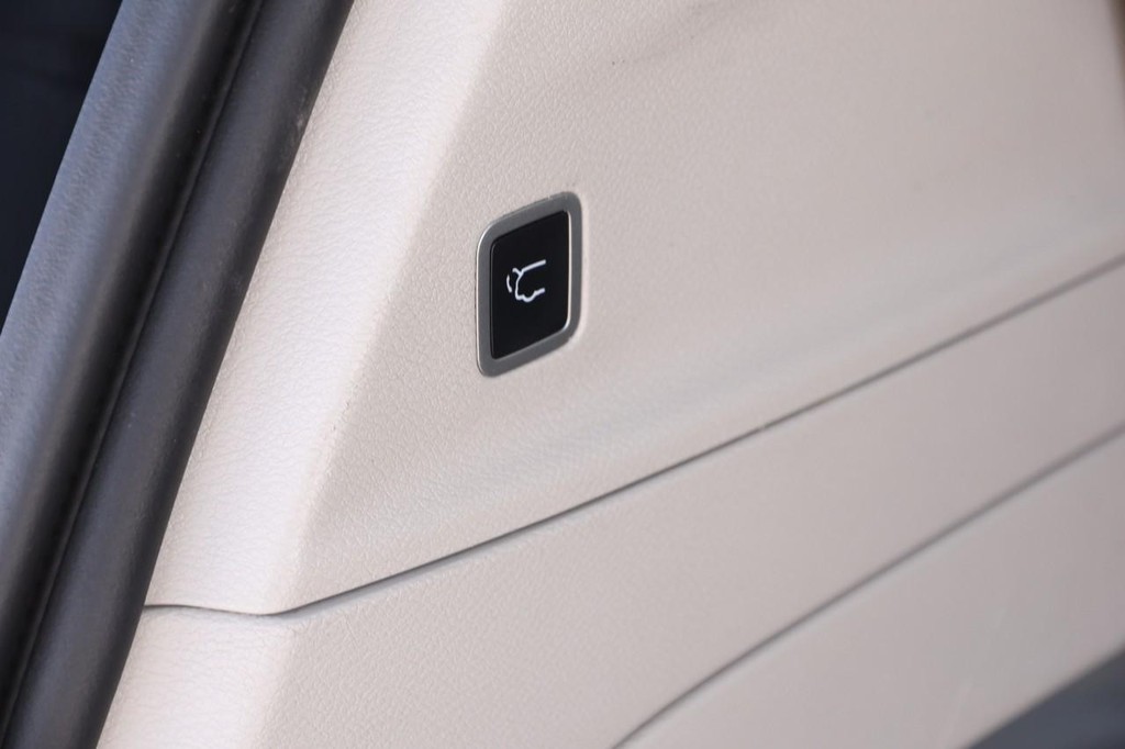 Chrysler Pacifica Vehicle Image 08