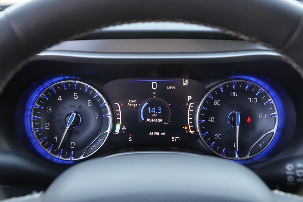 Chrysler Pacifica Vehicle Image 15