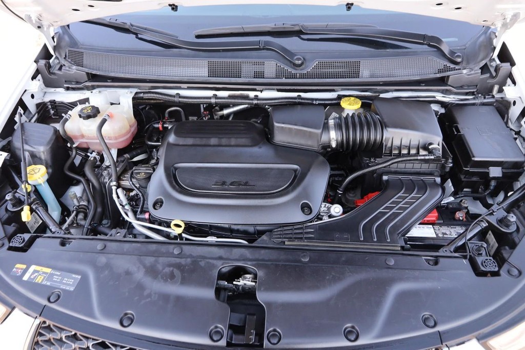 Chrysler Pacifica Vehicle Image 28