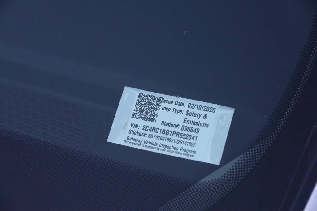 Chrysler Pacifica Vehicle Image 30