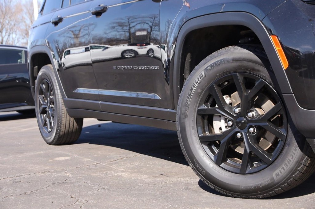 Jeep Grand Cherokee Vehicle Image 03